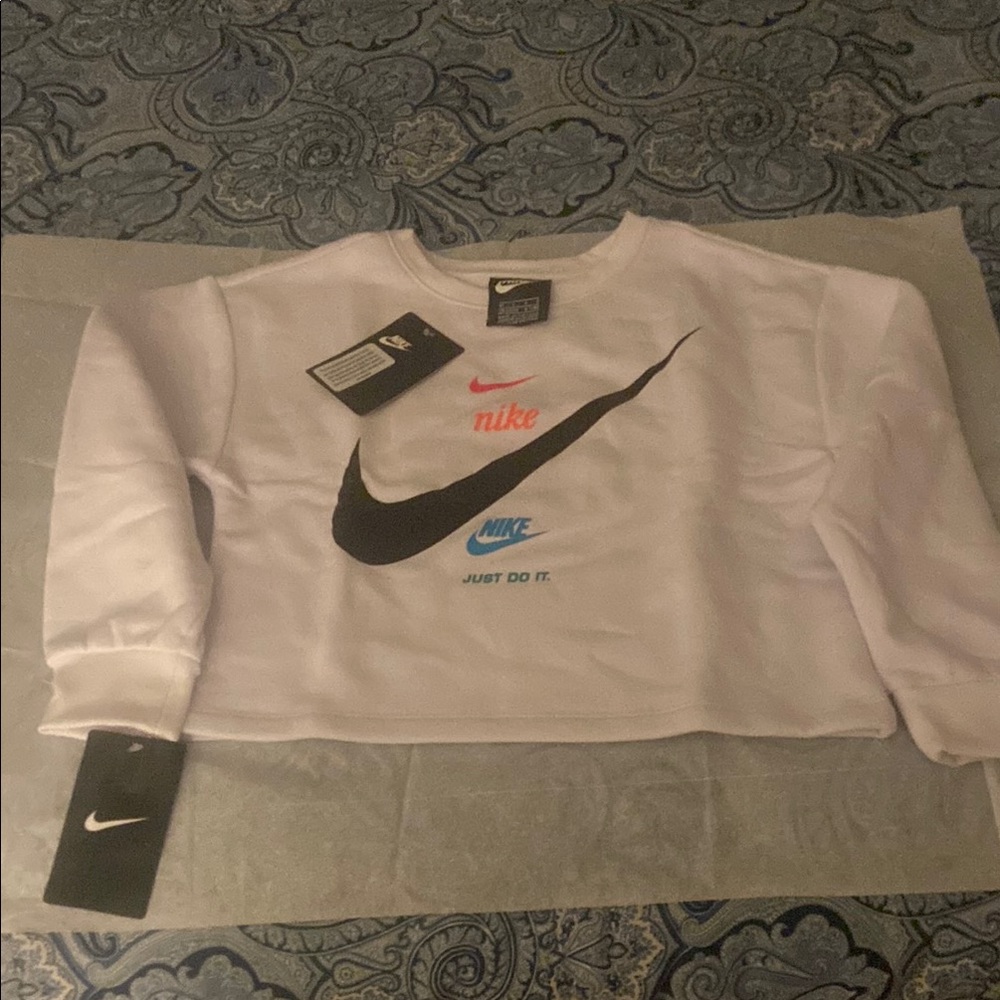 Nike White Cropped Sweatshirt